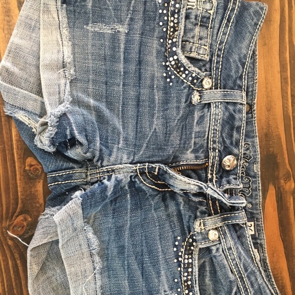 Shorts - Picture 2 of 8